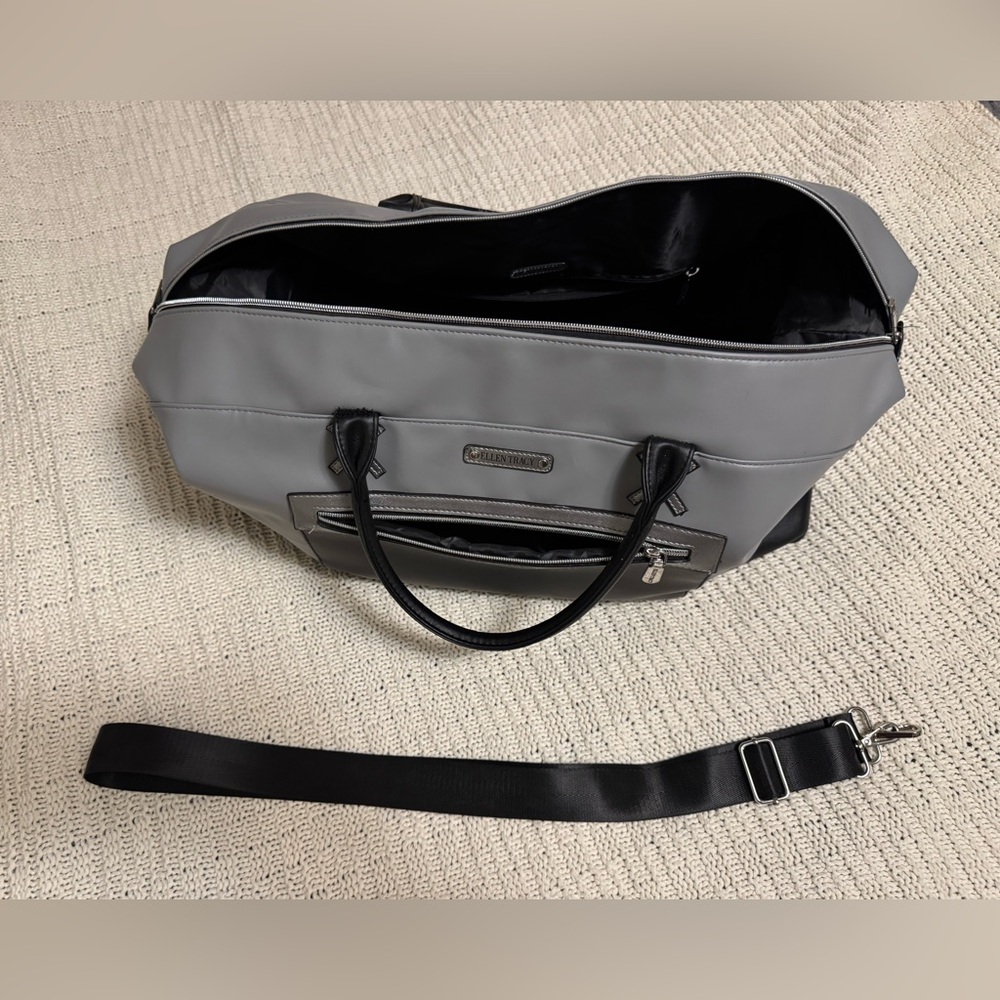 Travel duffle bag